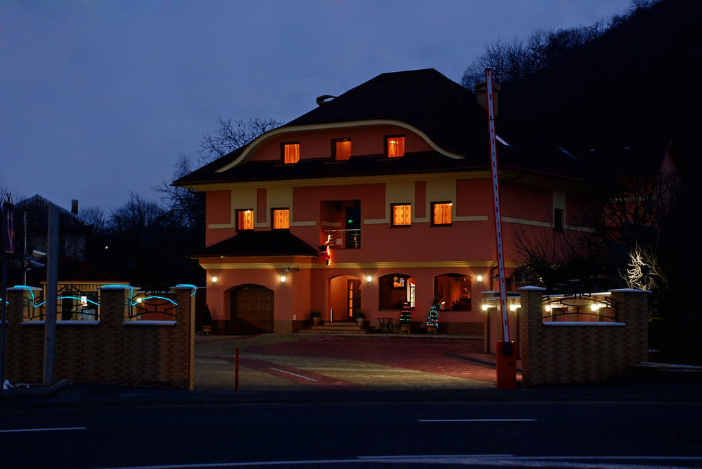 Magnat Hotel Munkács Kültér fotó